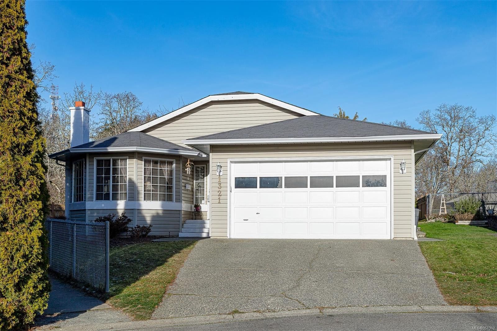 Main Photo: 1321 Layritz Pl in Saanich: SW Layritz House for sale (Saanich West)  : MLS®# 951302