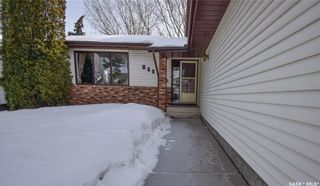 Photo 2: 611 Nesslin Crescent in Saskatoon: Lakeridge SA Residential for sale : MLS®# SK922509