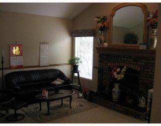 Photo 10: 253 SANDARAC Drive NW in CALGARY: Sandstone Residential Detached Single Family for sale (Calgary)  : MLS®# C3390446
