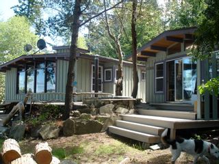 Photo 1: 205 Pilkey Point in Thetis Island: Beach Home for sale : MLS®# 274612