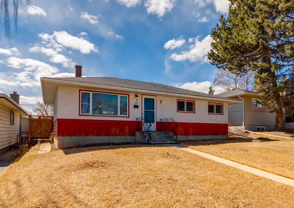 Main Photo: 39 Healy Drive SW in Calgary: Haysboro Detached for sale : MLS®# A1206322