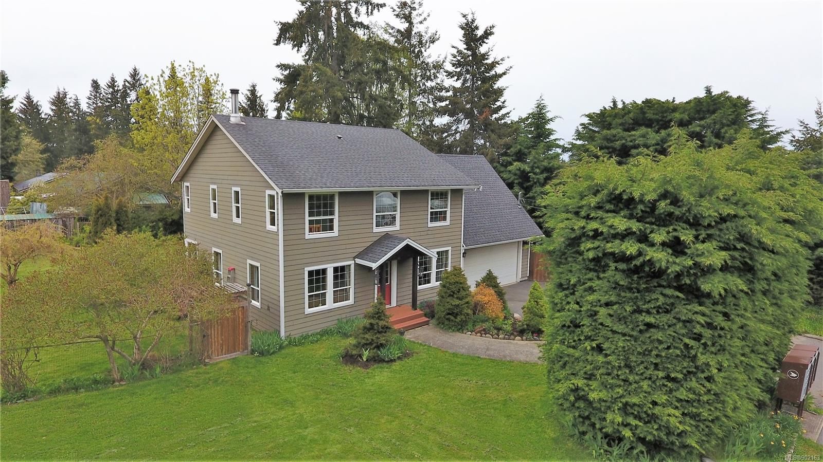 Main Photo: 212 Seabreeze Dr in Campbell River: CR Campbell River South House for sale : MLS®# 902163
