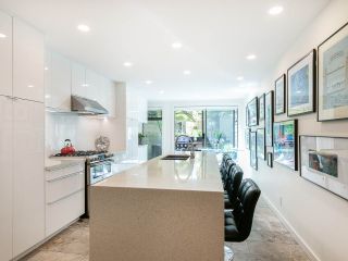 Photo 3: 708 MILLYARD in Vancouver: False Creek Townhouse for sale (Vancouver West)  : MLS®# R2271003