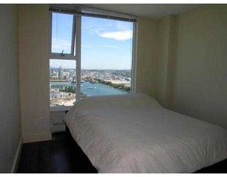 Photo 5: 3007 1009 EXPO BV in Vancouver: Downtown VW Condo for sale in "LANDMARK 33" (Vancouver West)  : MLS®# V549103