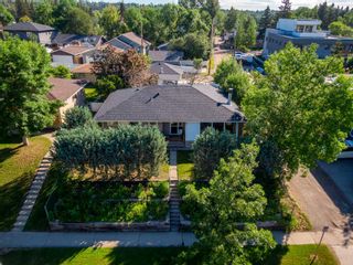Photo 1: 3216 19 Street NW in Calgary: Collingwood Detached for sale : MLS®# A1240509