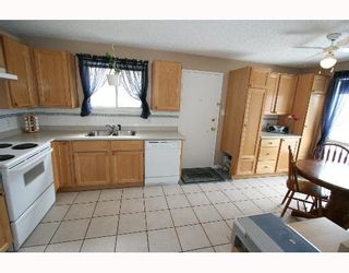Photo 4:  in CALGARY: Falconridge Residential Detached Single Family for sale (Calgary)  : MLS®# C3256546