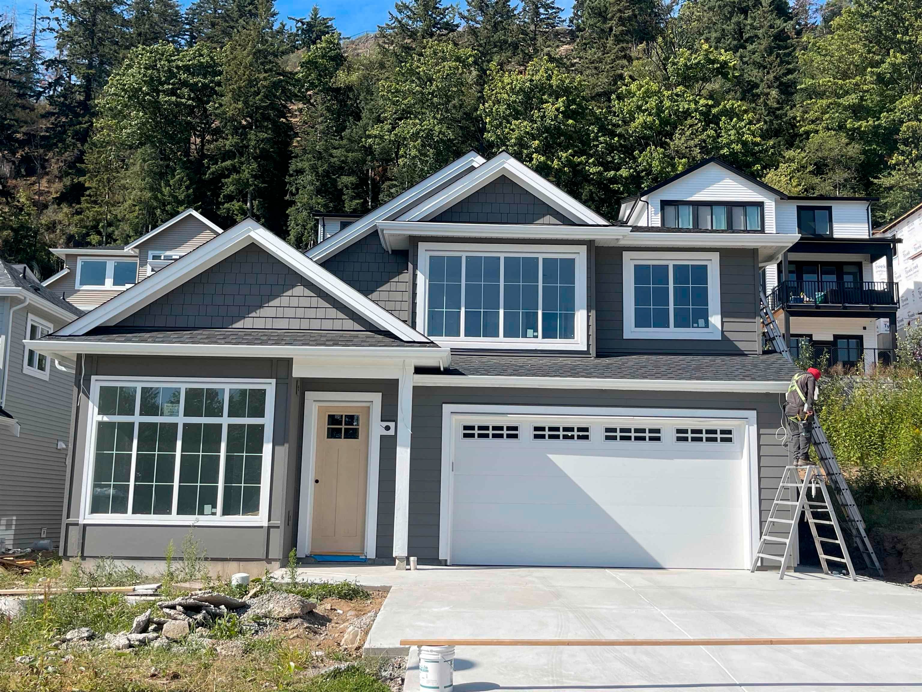 Main Photo: 33983 BARKER Court in Mission: Mission BC House for sale : MLS®# R2806084