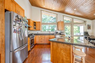 Photo 3: 2009 SMOKE BLUFF Road in Squamish: Hospital Hill House for sale : MLS®# R2877868