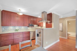 Photo 12: 211 2025 W 2ND Avenue in Vancouver: Kitsilano Condo for sale in "THE SEABREEZE" (Vancouver West)  : MLS®# R2754995