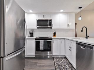 Photo 3: 304 78 RICHMOND Street in New Westminster: Fraserview NW Condo for sale in "GOVERNOR'S COURT" : MLS®# R2869440