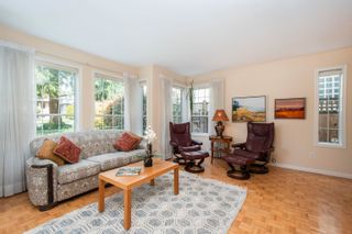 Photo 4: 245 E 17TH Street in North Vancouver: Central Lonsdale Townhouse for sale : MLS®# R2870438