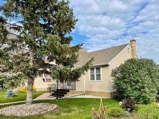 Photo 4: 239 St Anthony Avenue in Winnipeg: West Kildonan Residential for sale (4D)  : MLS®# 202330312