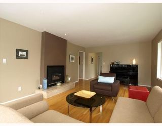 Photo 4: 1253 Sutherland Avenue in North Vancouver: Boulevard House for sale : MLS®# V785862