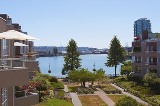 Photo 12: 412 1150 QUAYSIDE DRIVE in New Westminster: Quay Condo for sale : MLS®# R2202001