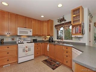 Photo 8: 1941 Valley View Pl in VICTORIA: VR Prior Lake House for sale (View Royal)  : MLS®# 632905