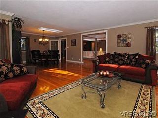 Photo 3: 973 Shadywood Dr in VICTORIA: SE Broadmead House for sale (Saanich East)  : MLS®# 591168