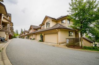 Photo 2: 53 20350 68 Avenue in Langley: Willoughby Heights Townhouse for sale in "Sunridge" : MLS®# R2709407