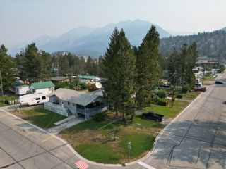 Photo 39: 7558 COLUMBIA AVENUE in Radium Hot Springs: House for sale : MLS®# 2472603