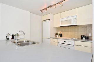 Photo 10: 312 788 HAMILTON Street in Vancouver: Downtown VW Condo for sale in "TV Towers" (Vancouver West)  : MLS®# R2364675