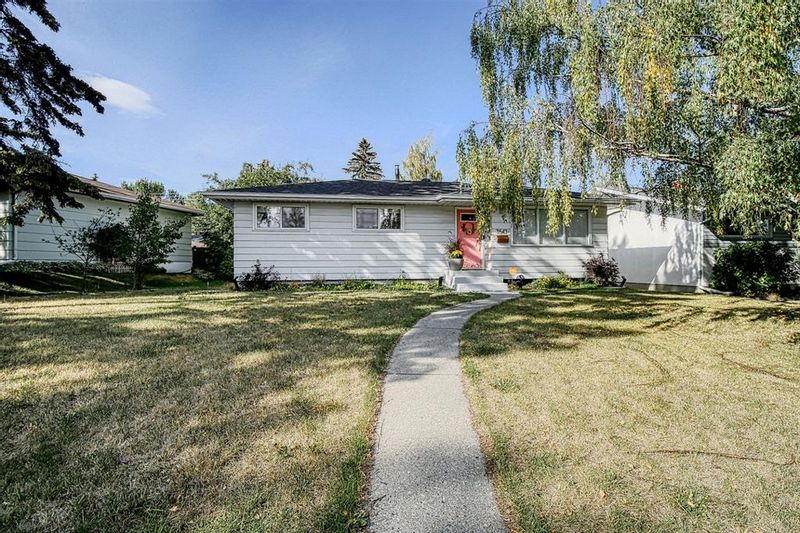 FEATURED LISTING: 7547 Fleetwood Drive Southeast Calgary