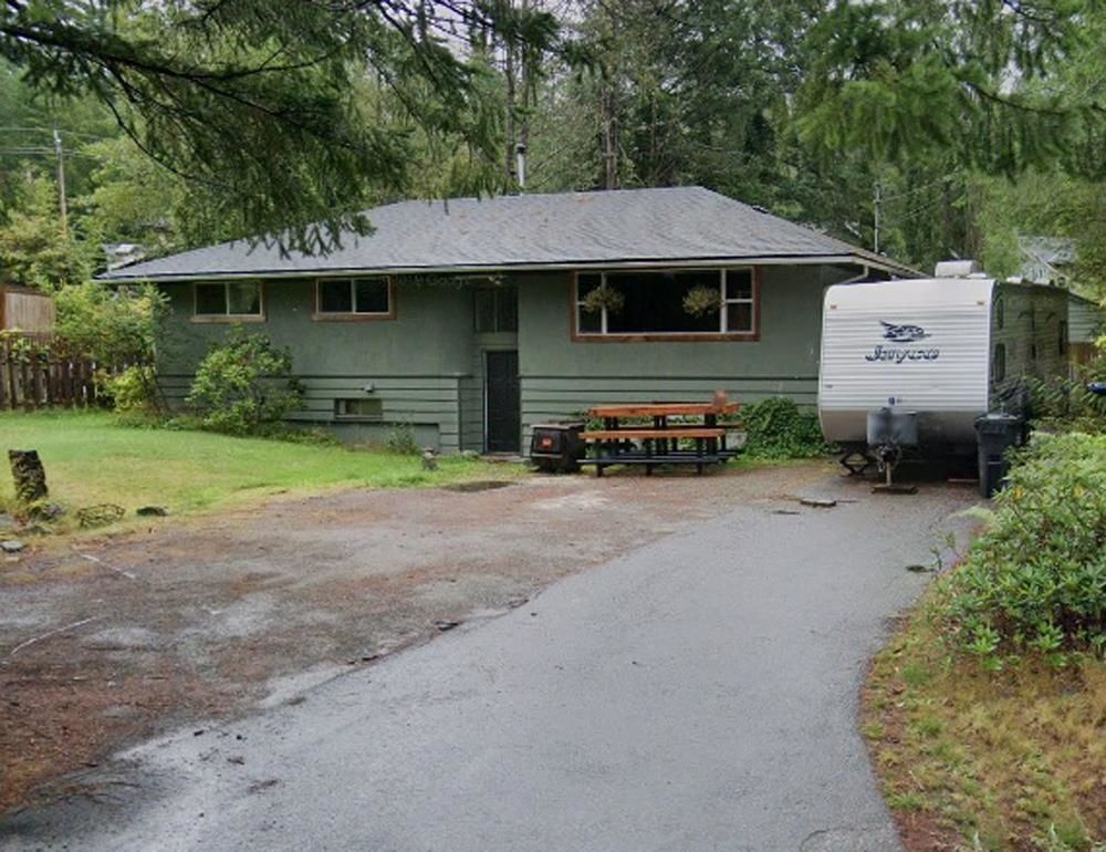 Main Photo: 41844 GOVERNMENT Road in Squamish: Brackendale House for sale : MLS®# R2618846