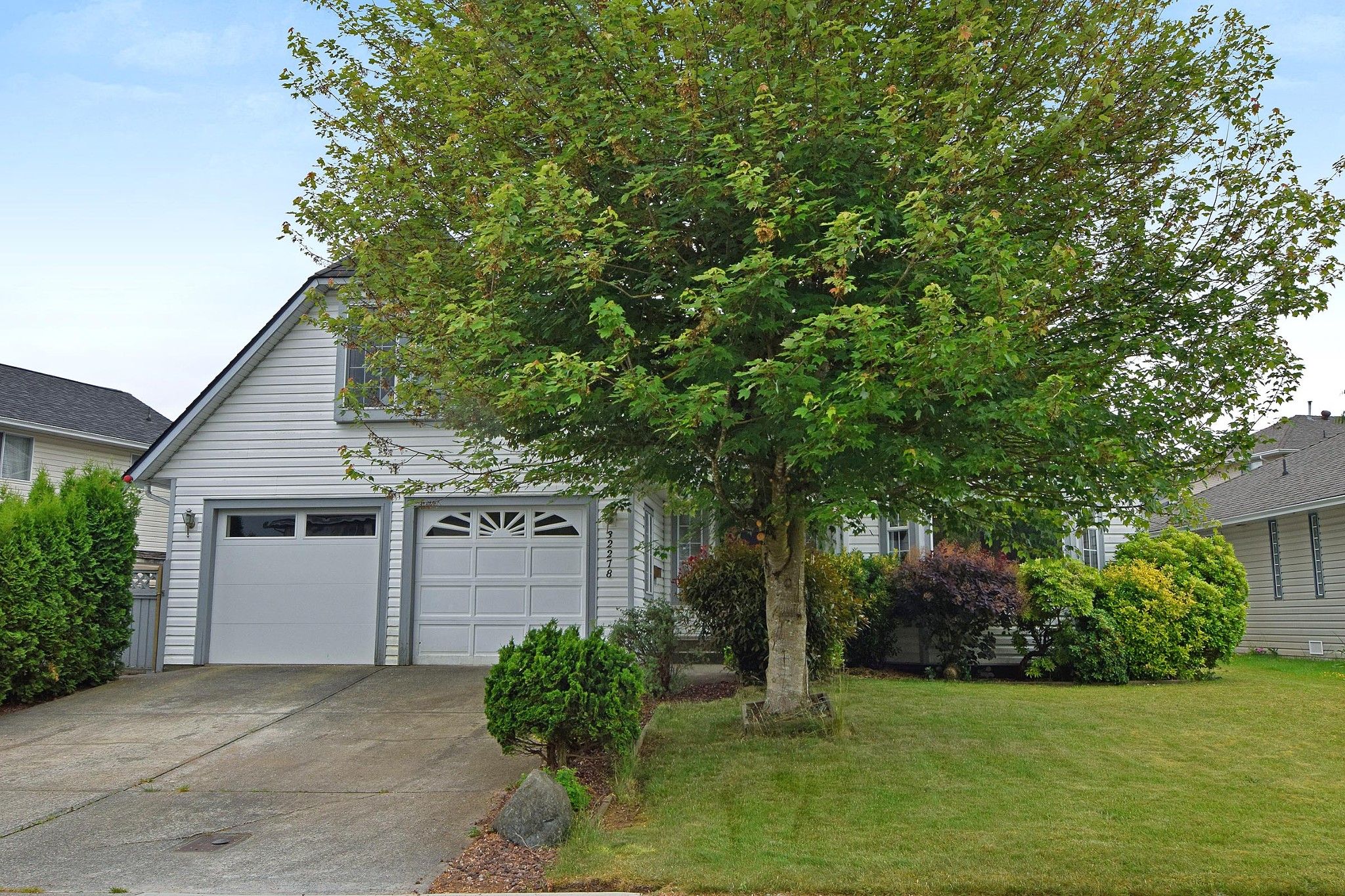 Main Photo: 32278 ROGERS Avenue in Abbotsford: Abbotsford West House for sale in "Fairfield Estates" : MLS®# R2275565
