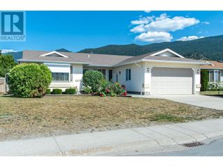 Photo 2: 2076 Okanagan Street in Armstrong: House for sale : MLS®# 10302205