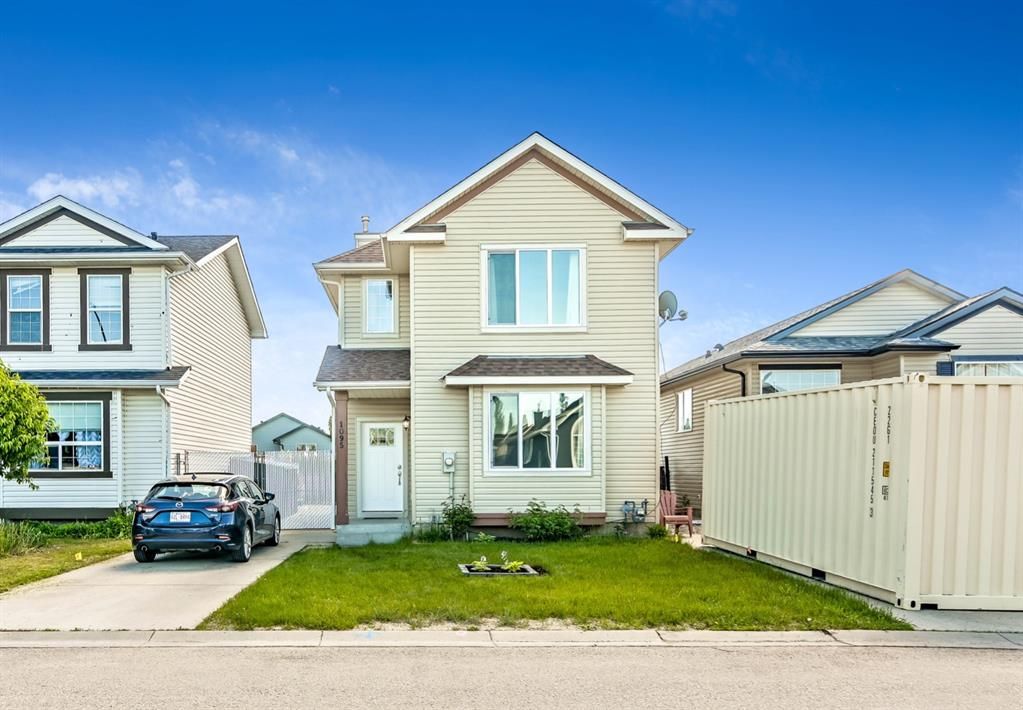 Main Photo: 1095 Bridlemeadows Manor SW in Calgary: Bridlewood Detached for sale : MLS®# A1219617