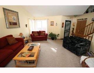 Photo 3: 49 HUNTERHORN Crescent NE in CALGARY: Huntington Hills Residential Detached Single Family for sale (Calgary)  : MLS®# C3315059