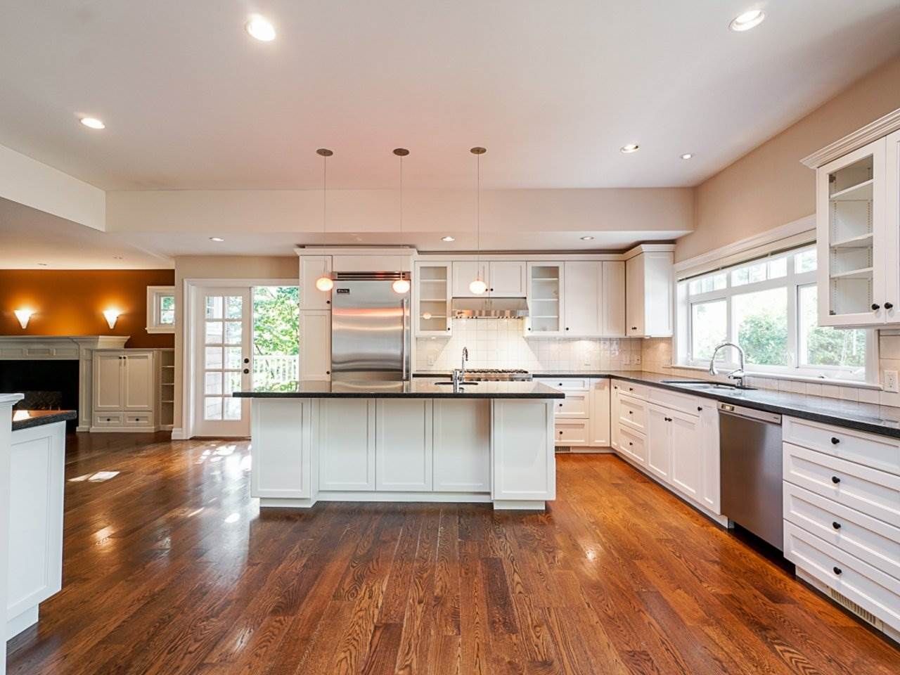 Photo 10: Photos: 850 FOREST HILLS Drive in North Vancouver: Edgemont House for sale in "Edgemont" : MLS®# R2506878