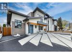 Main Photo: 700 CHURCHILL Avenue in Penticton: House for sale : MLS®# 10310867