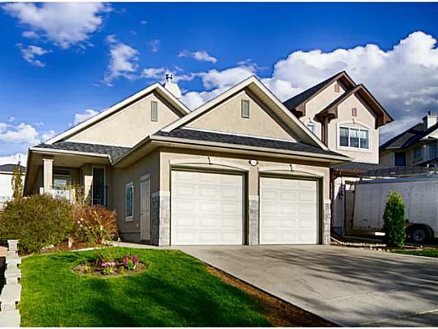 Main Photo: 58 CRESTHAVEN View SW in CALGARY: Crestmont Residential Detached Single Family for sale (Calgary)  : MLS®# C3619749