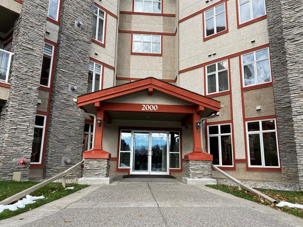 Main Photo: 105 2105 Lake Fraser Green SE in Calgary: Lake Bonavista Apartment for sale : MLS®# A2010193