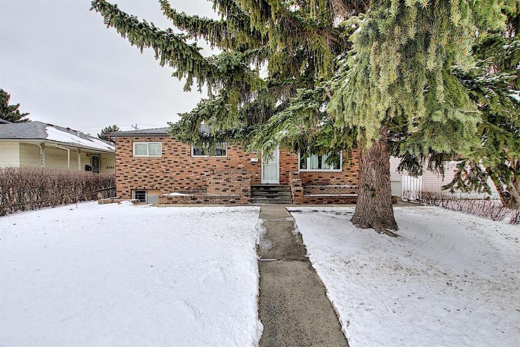 Main Photo: 2335 53 Avenue SW in Calgary: North Glenmore Park Detached for sale : MLS®# A1083978