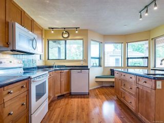 Photo 2: 588 Haida St in COMOX: CV Comox (Town of) House for sale (Comox Valley)  : MLS®# 844049