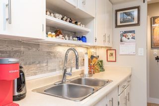Photo 10: 101 2427 Amherst Ave in Sidney: Si Sidney North-East Condo for sale : MLS®# 952630
