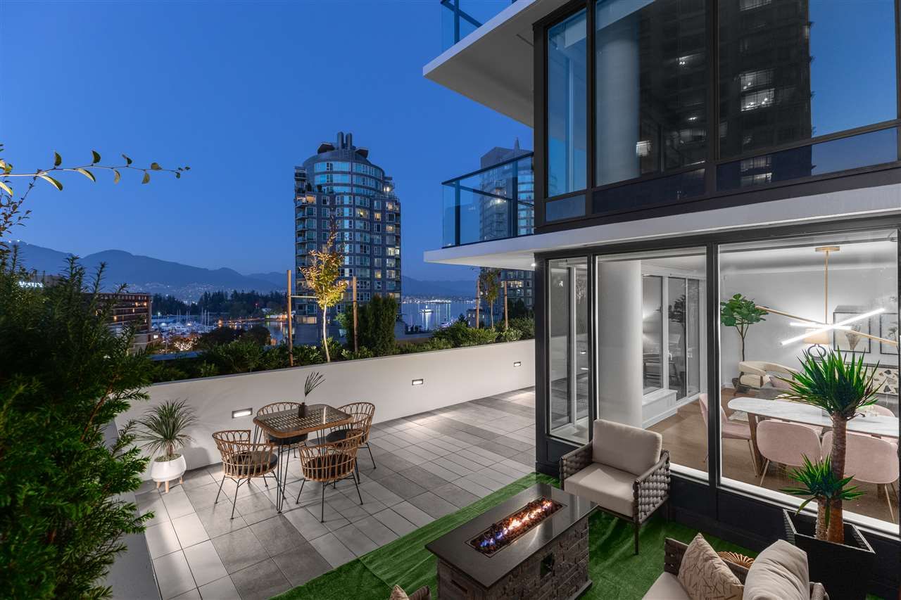 Main Photo: 602 620 CARDERO STREET in Vancouver: Coal Harbour Condo for sale (Vancouver West)  : MLS®# R2505313