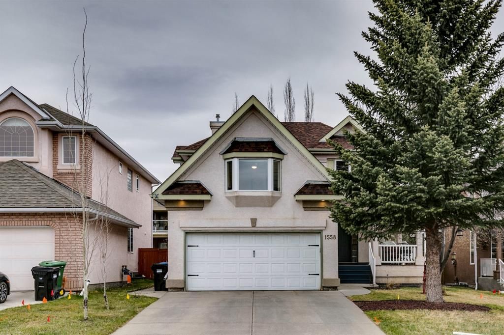 Main Photo: 1558 Evergreen Drive SW in Calgary: Evergreen Detached for sale : MLS®# A1212998