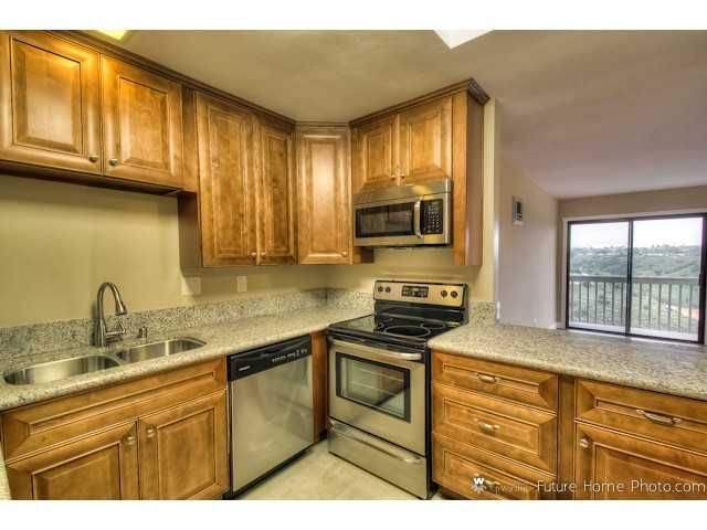 Main Photo: CLAIREMONT Condo for sale : 2 bedrooms : 2929 Cowley Way #H in San Diego