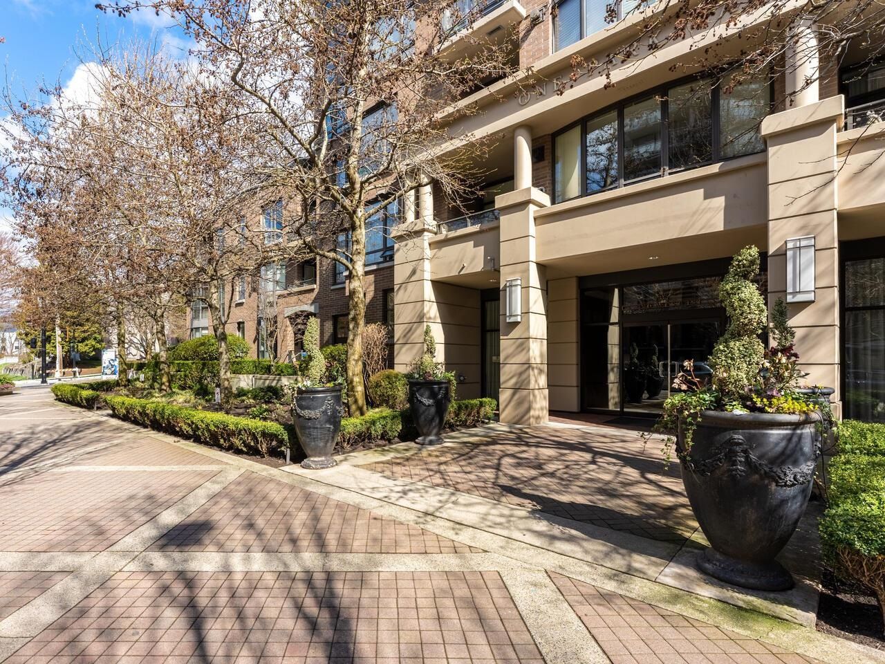 Main Photo: 602 170 W 1ST Street in North Vancouver: Lower Lonsdale Condo for sale in "ONE PARK LANE" : MLS®# R2765393