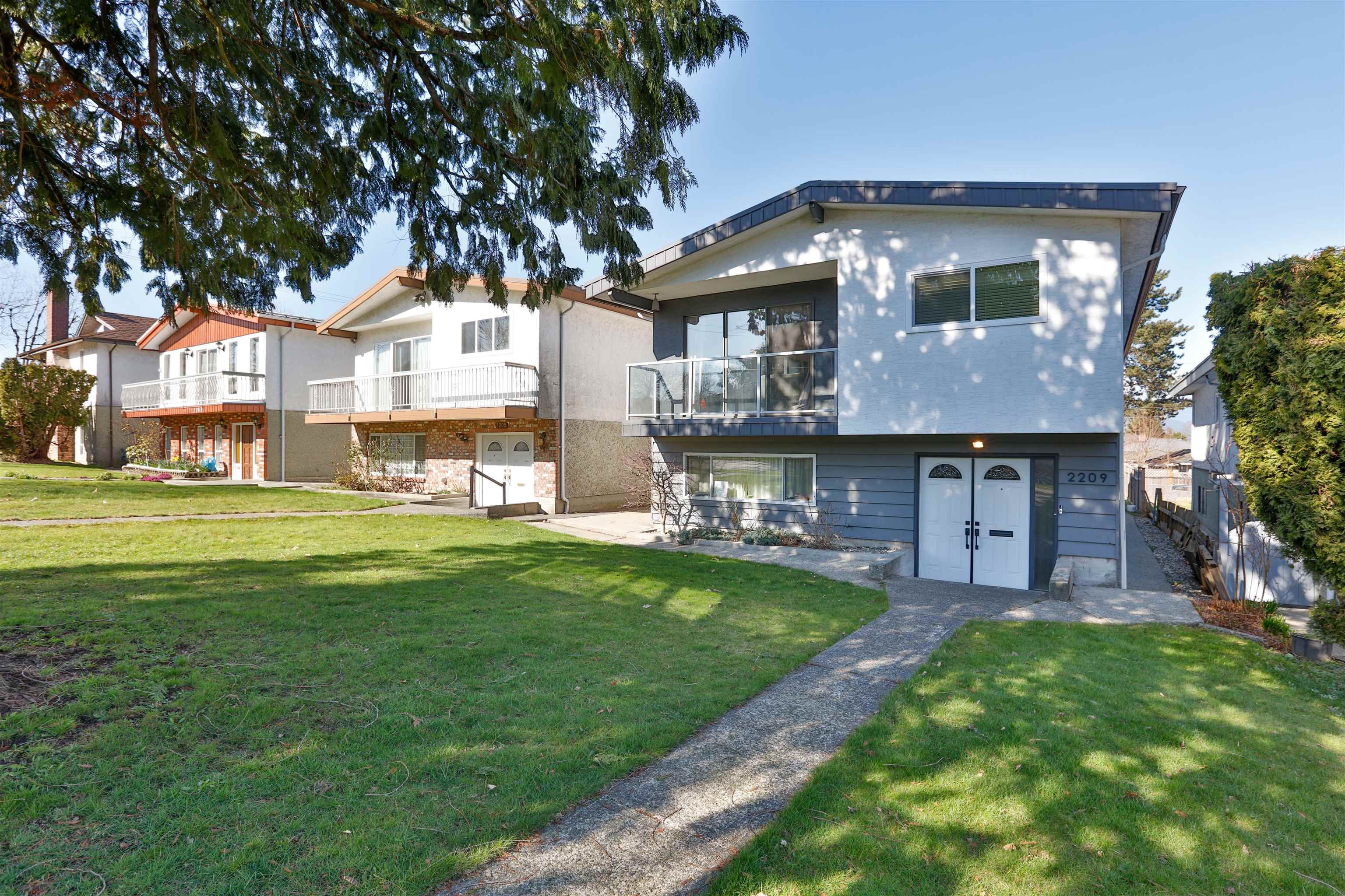 Photo 3: Photos: 2209 E 27TH Avenue in Vancouver: Victoria VE House for sale (Vancouver East)  : MLS®# R2662598