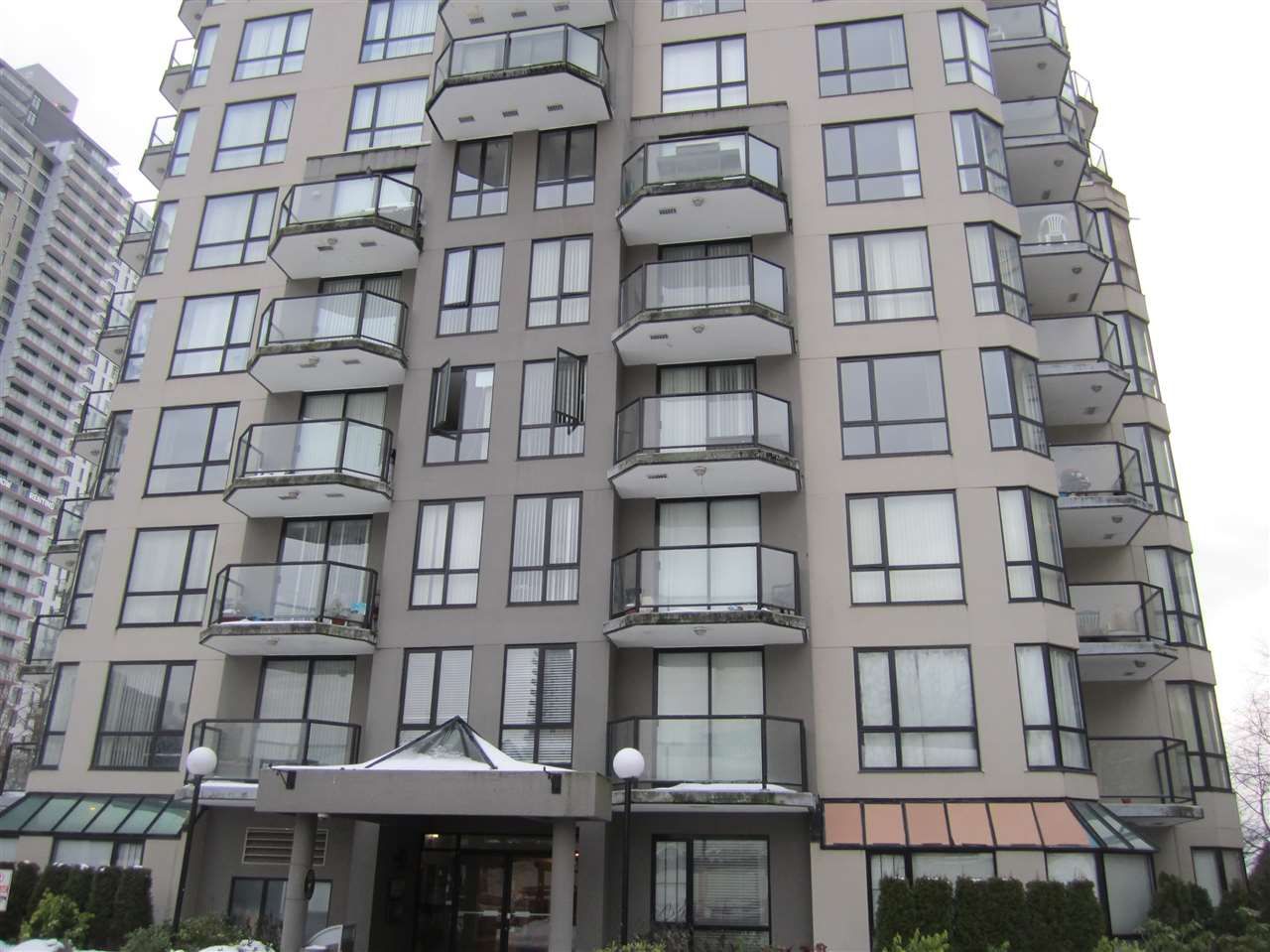 Main Photo: 603 838 AGNES Street in New Westminster: Downtown NW Condo for sale in "Westminster Towers" : MLS®# R2430621