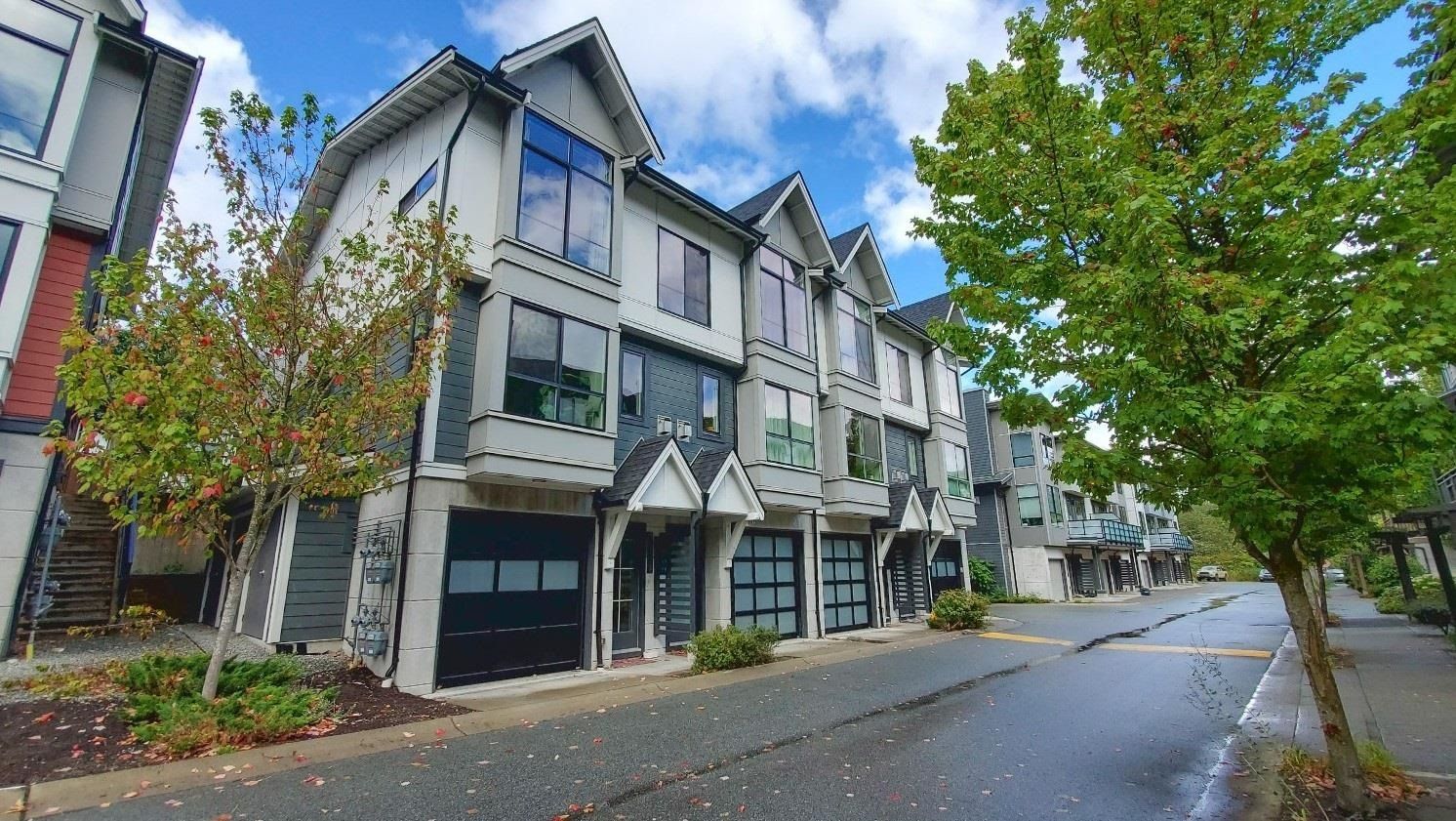 Main Photo: 38353 EAGLEWIND Boulevard in Squamish: Downtown SQ Townhouse for sale in "Summits View" : MLS®# R2763942