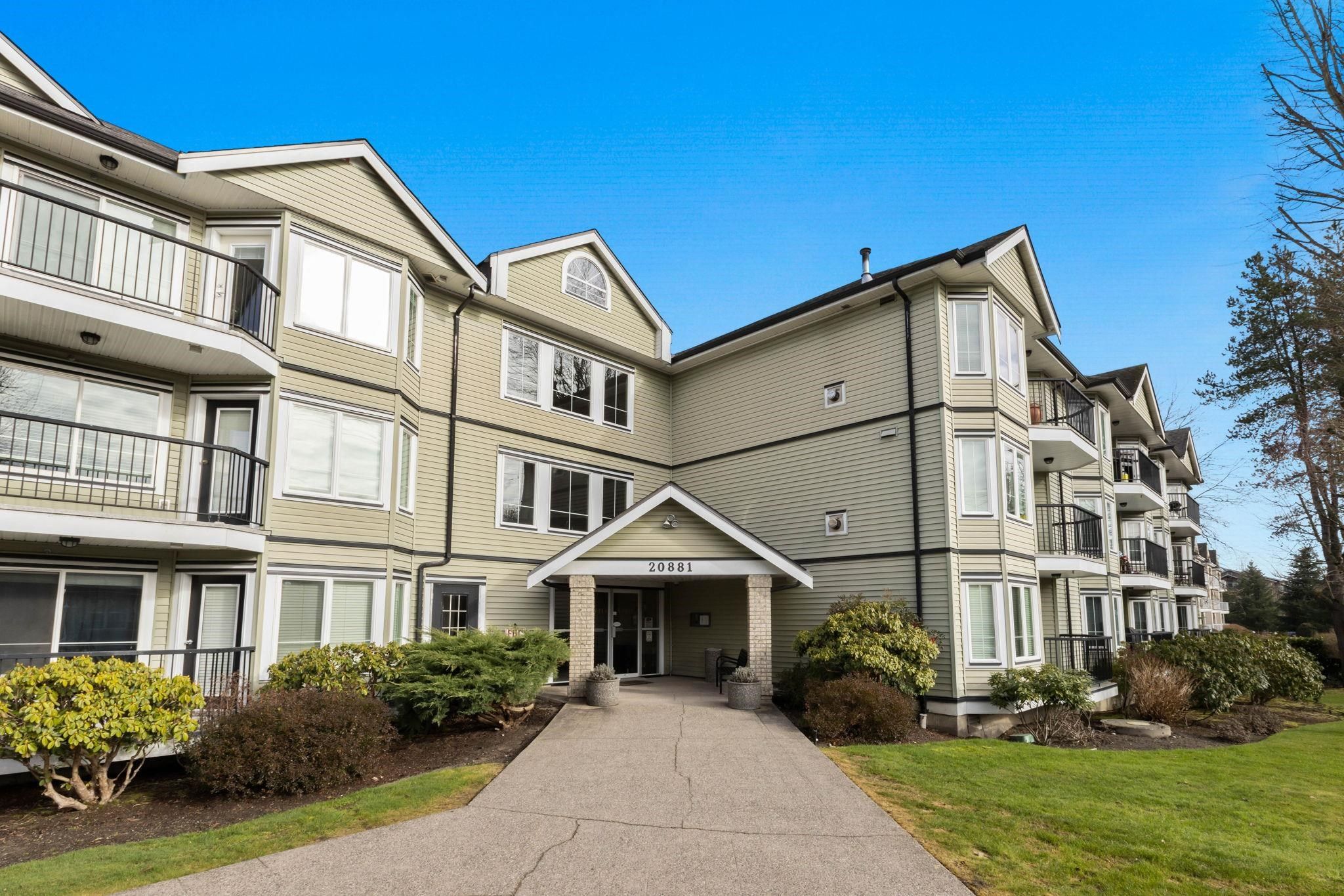 Main Photo: 304 20881 56 Avenue in Langley: Langley City Condo for sale in "Roberts Court" : MLS®# R2848717