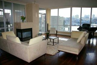 Photo 2: 303 1328 MARINASIDE CR in Vancouver: False Creek North Condo for sale in "CONCORD" (Vancouver West)  : MLS®# V588979