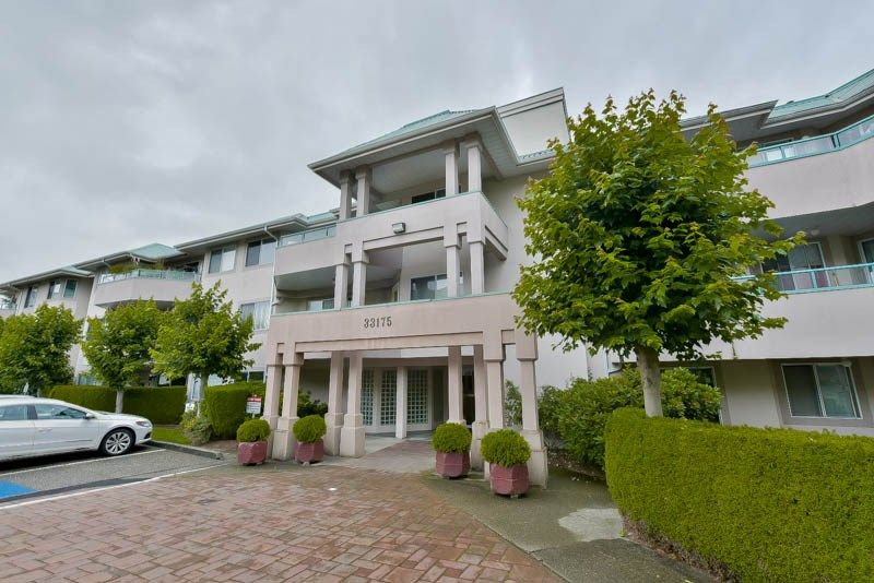 Main Photo: 220 33175 OLD YALE ROAD in : Central Abbotsford Condo for sale : MLS®# R2079816