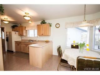 Photo 7: 11 709 Luscombe Pl in VICTORIA: Es Esquimalt House for sale (Esquimalt)  : MLS®# 690941