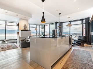 Photo 2: 3003 128 W CORDOVA Street in Vancouver: Downtown VW Condo for sale in "WOODWARDS W43" (Vancouver West)  : MLS®# R2779976