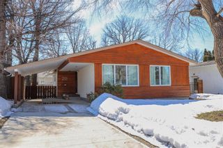 Photo 1: 28 Weaver Bay in Winnipeg: Pulberry Residential for sale (2C)  : MLS®# 202206152