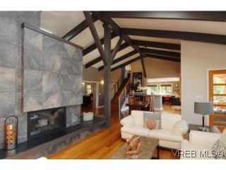 Photo 3: 1550 Shasta Pl in VICTORIA: Vi Rockland House for sale (Victoria)  : MLS®# 507015